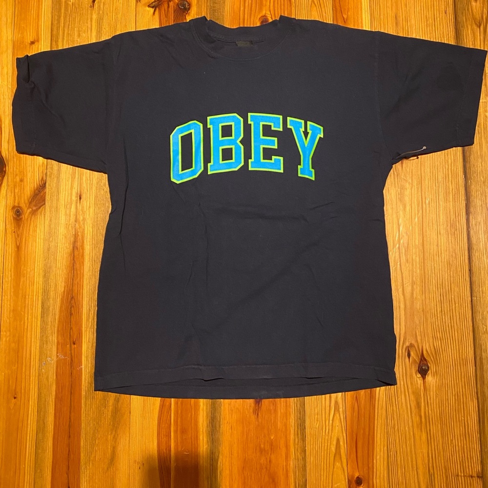 obey tshirt